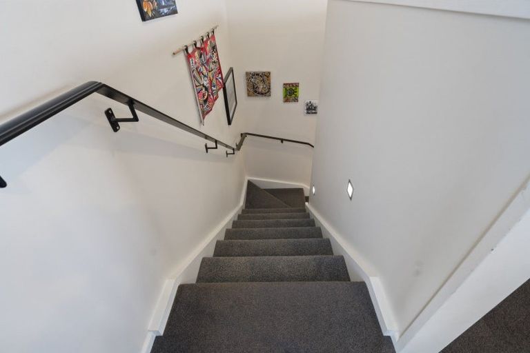 Photo of property in 8 Sunshine Place, Kelvin Grove, Palmerston North, 4414
