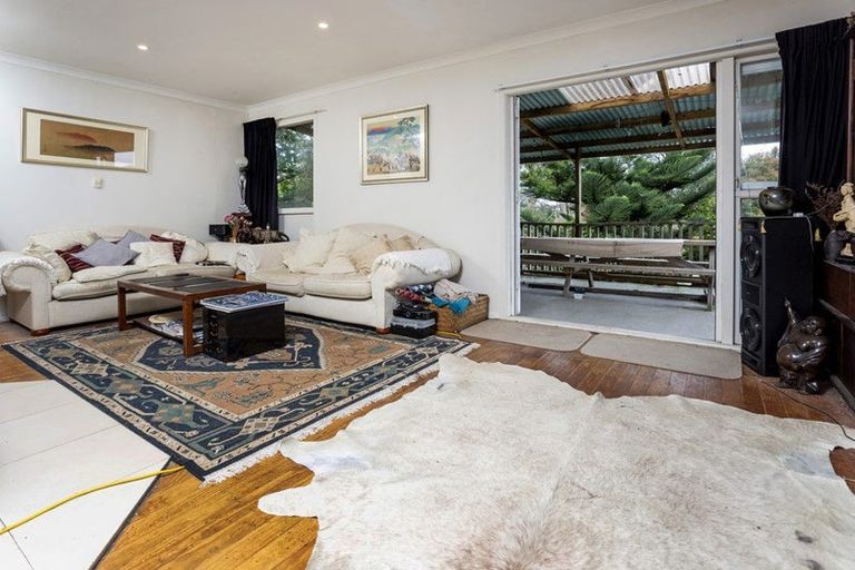 Photo of property in 71 Lauderdale Road, Birkdale, Auckland, 0626
