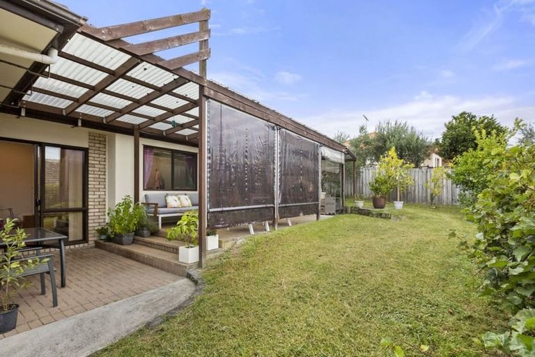 Photo of property in 64 Black Teal Close, Unsworth Heights, Auckland, 0632
