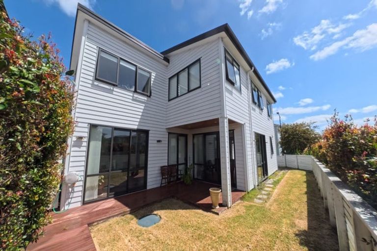 Photo of property in 11 Pihoihoi Place, Hobsonville, Auckland, 0616