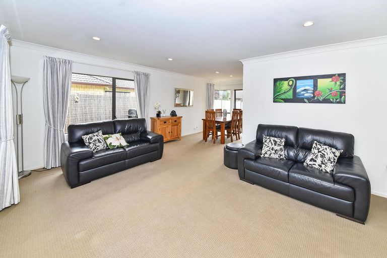 Photo of property in 50 Belfry Place, Wattle Downs, Auckland, 2103