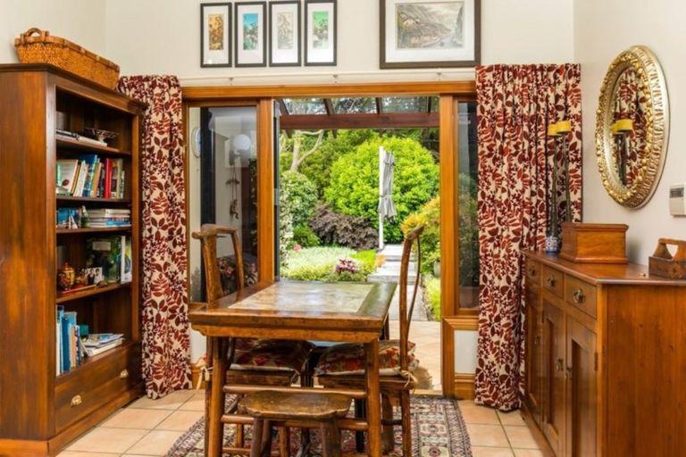 Photo of property in 6 Emily Lane, Greenhithe, Auckland, 0632