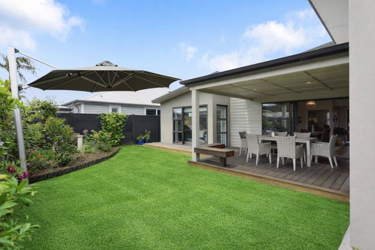 Photo of property in 1 Makura Drive, Papamoa Beach, Papamoa, 3118