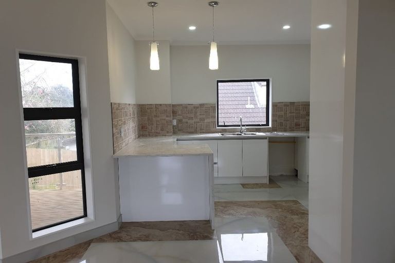 Photo of property in 4225a Great North Road, Glendene, Auckland, 0602