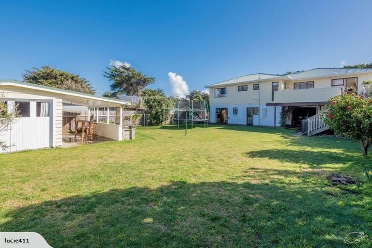 Photo of property in 104 Tutere Street, Waikanae Beach, Waikanae, 5036