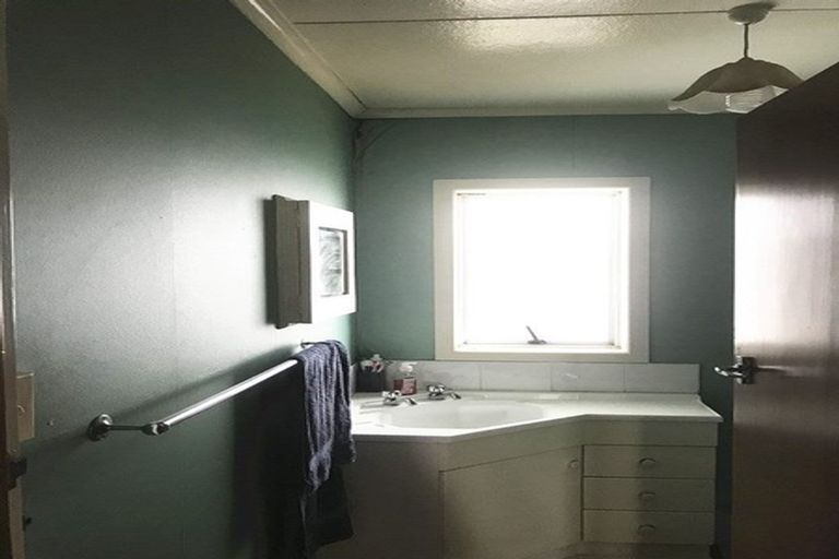 Photo of property in 31 Settlement Road, Papakura, 2110