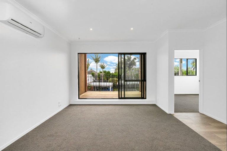 Photo of property in 2/500 Te Atatu Road, Te Atatu Peninsula, Auckland, 0610