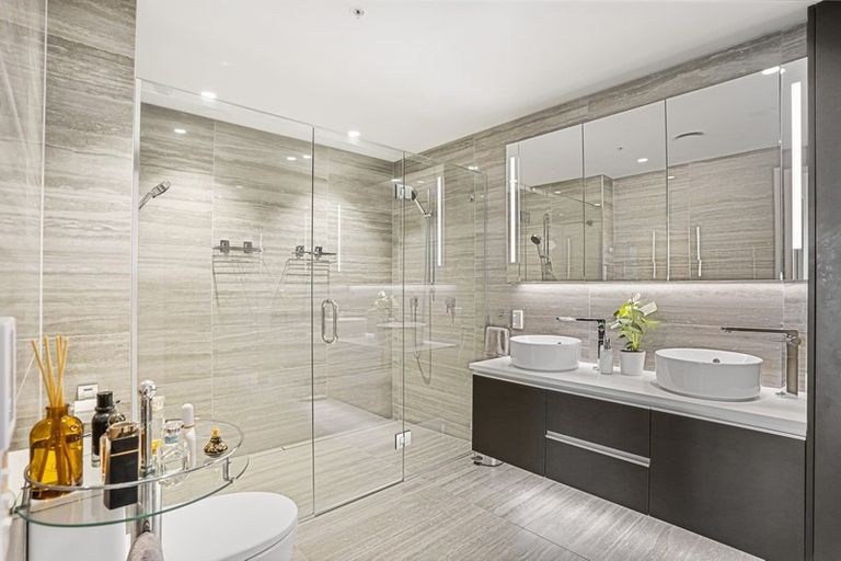 Photo of property in 203/585 Beach Road, Rothesay Bay, Auckland, 0630