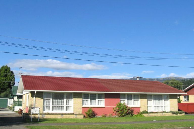 Photo of property in 2/6 Hay Street, Ebdentown, Upper Hutt, 5018