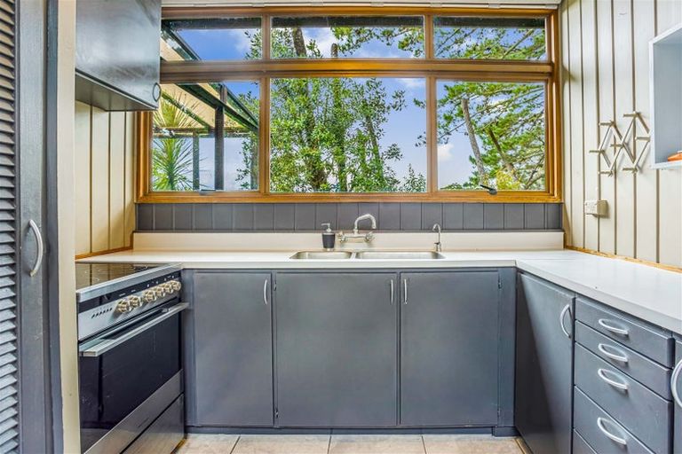 Photo of property in 1094 Scenic Drive North, Swanson, Auckland, 0816