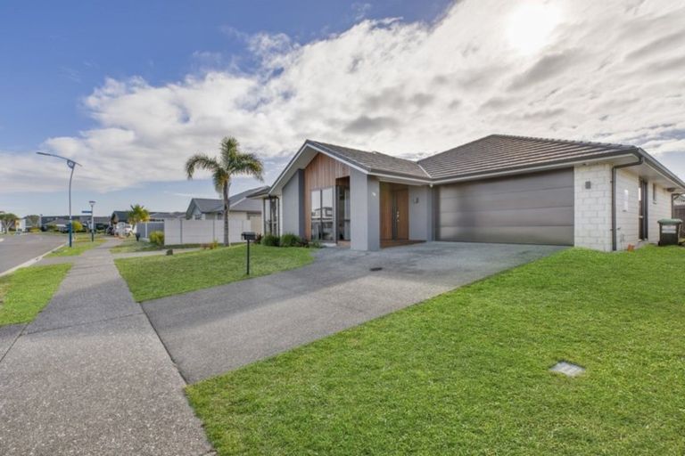 Photo of property in 6 Selliera Place, Papamoa Beach, Papamoa, 3118