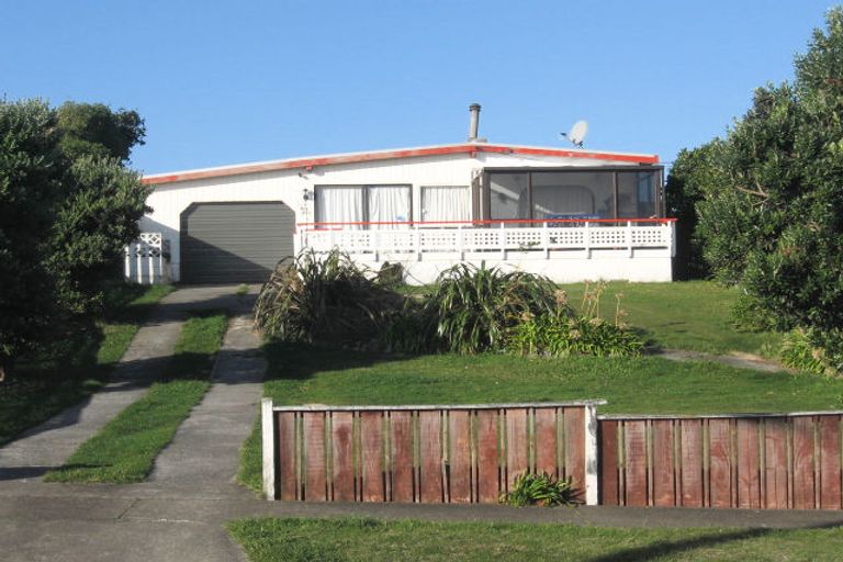 Photo of property in 28 Herewini Street, Titahi Bay, Porirua, 5022