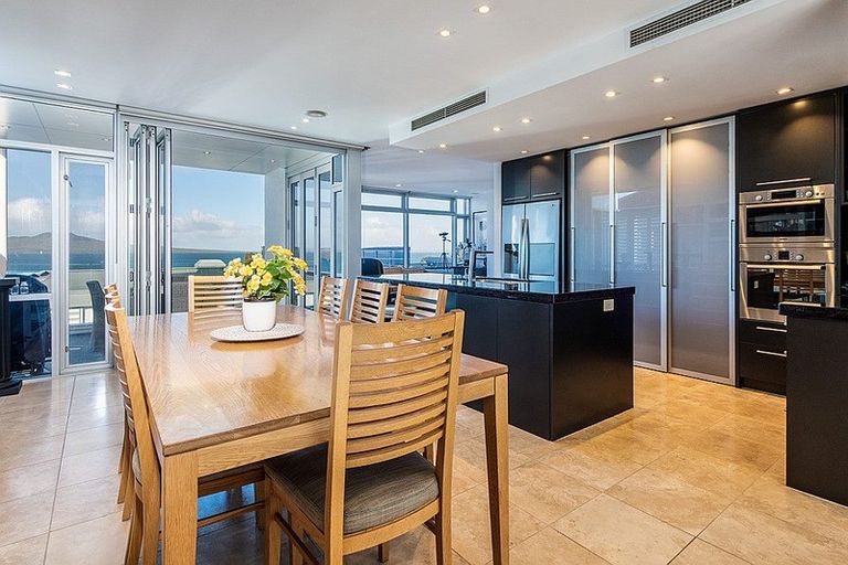 Photo of property in 3/245 Hurstmere Road, Takapuna, Auckland, 0622