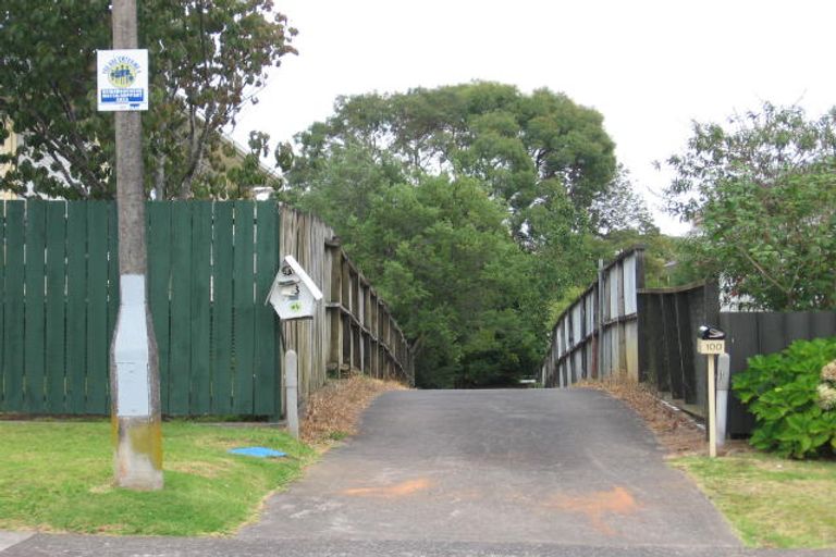 Photo of property in 98 Lauderdale Road, Birkdale, Auckland, 0626