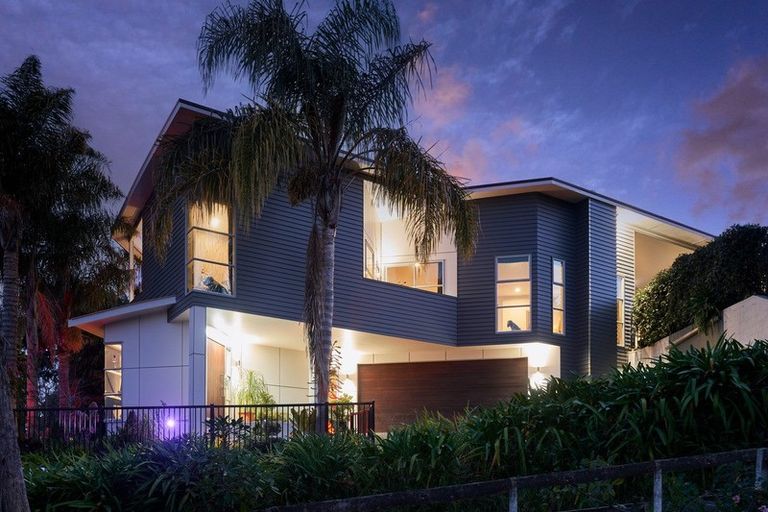 Photo of property in 30 Lowther Place, Taradale, Napier, 4112