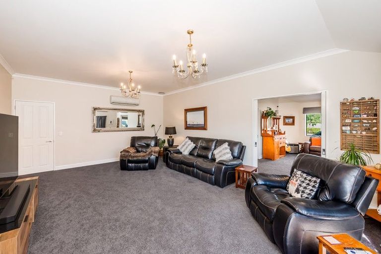 Photo of property in 5 Holcombe Drive, Paraparaumu, 5032