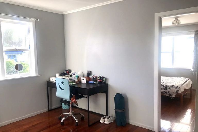 Photo of property in 27 Kohekohe Street, New Lynn, Auckland, 0600