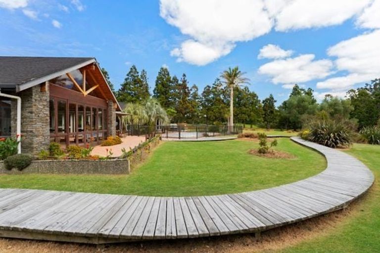 Photo of property in 40 Foster Road, Kumeu, 0891