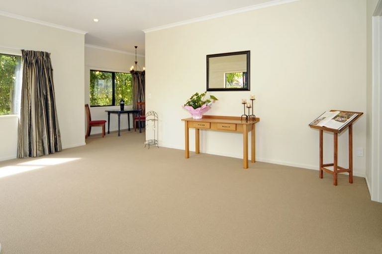 Photo of property in 4a Booth Crescent, Tuakau, 2121