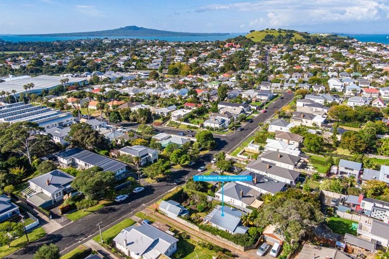 Photo of property in 27 Rutland Road, Stanley Point, Auckland, 0624