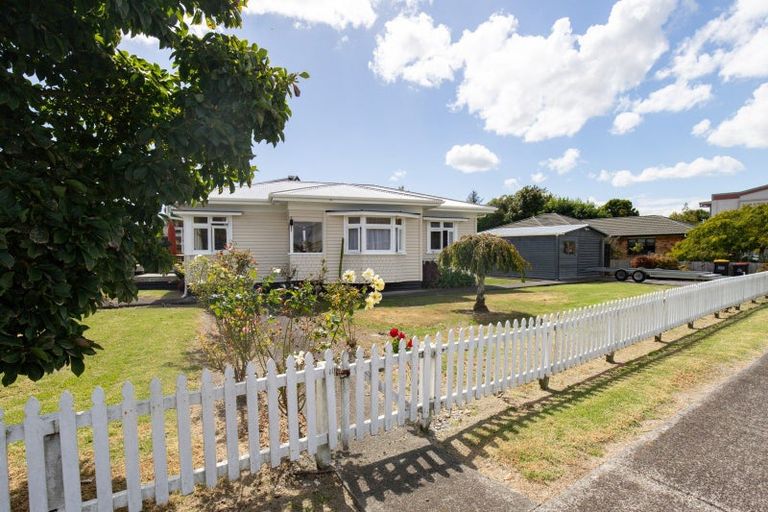 Photo of property in 11 Darlington Street, Ngatea, 3503