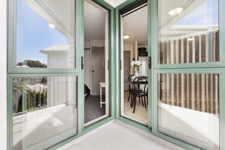 Photo of property in Palm Grove Apartments, 12/13d Palm Grove, Berhampore, Wellington, 6023