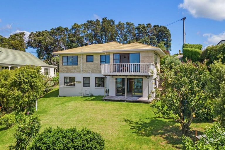 Photo of property in 258 Whangaparaoa Road, Red Beach, 0932