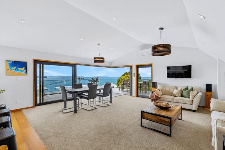 Photo of property in 35 Rothesay Bay Road, Rothesay Bay, Auckland, 0630