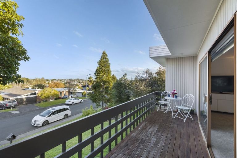 Photo of property in 54 Meadowvale Avenue, Forrest Hill, Auckland, 0620