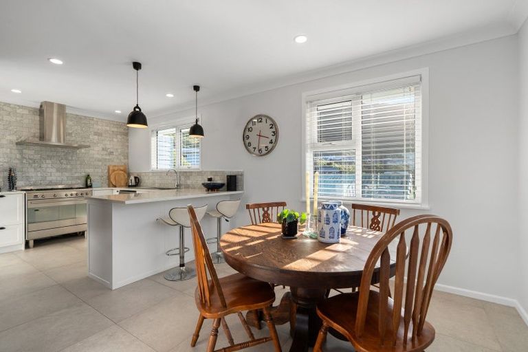 Photo of property in 16 Doris Gordon Crescent, Crofton Downs, Wellington, 6035