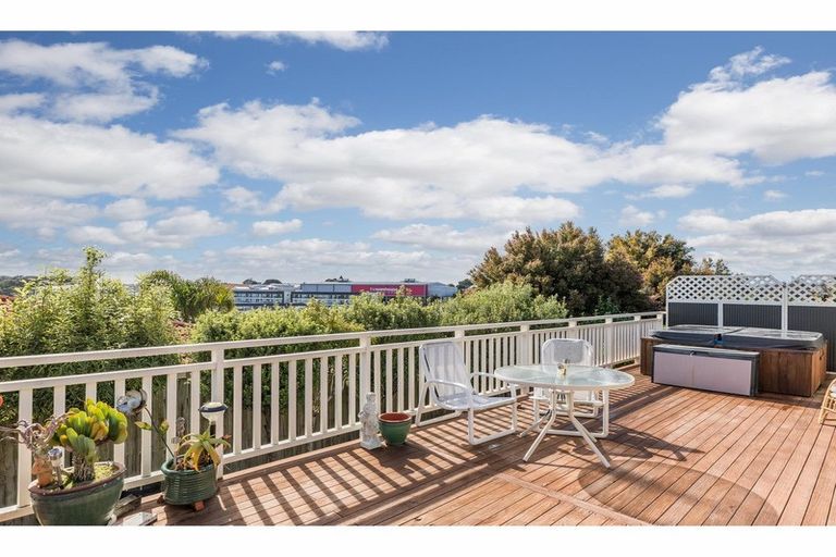 Photo of property in 15c Rishworth Avenue, Stanmore Bay, Whangaparaoa, 0932