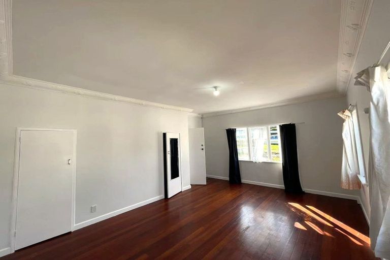 Photo of property in 3 Hayr Road, Three Kings, Auckland, 1042