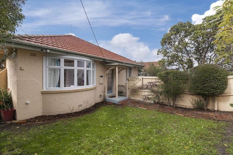 Photo of property in 1/8 Merani Street, Narrow Neck, Auckland, 0622