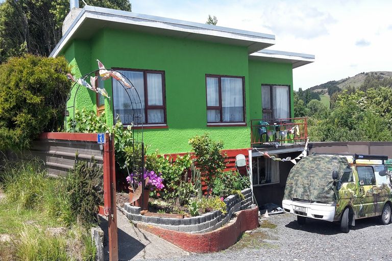 Photo of property in 10 Nore Street, Waihola, Milton, 9073