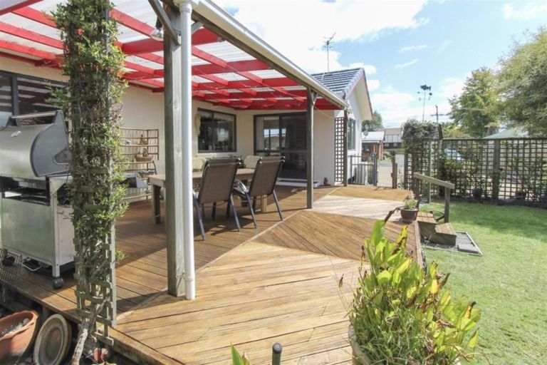 Photo of property in 6a Holden Avenue, Holdens Bay, Rotorua, 3010