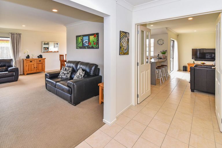 Photo of property in 50 Belfry Place, Wattle Downs, Auckland, 2103