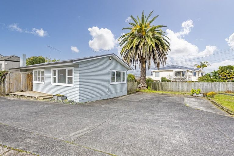 Photo of property in 1/23 Forrest Hill Road, Milford, Auckland, 0620