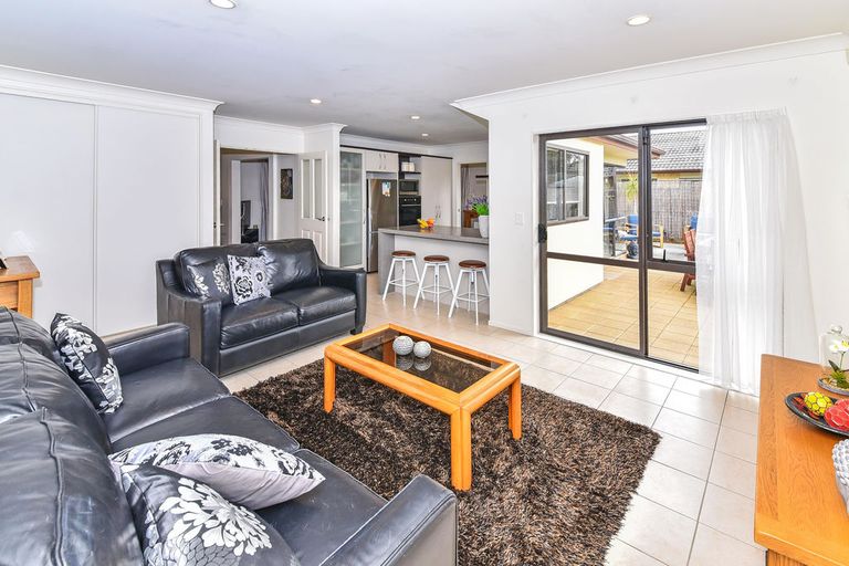 Photo of property in 50 Belfry Place, Wattle Downs, Auckland, 2103