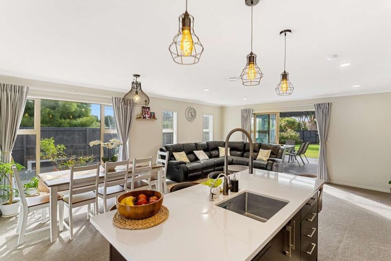 Photo of property in 15 Little Oaks Drive, Yaldhurst, Christchurch, 8042