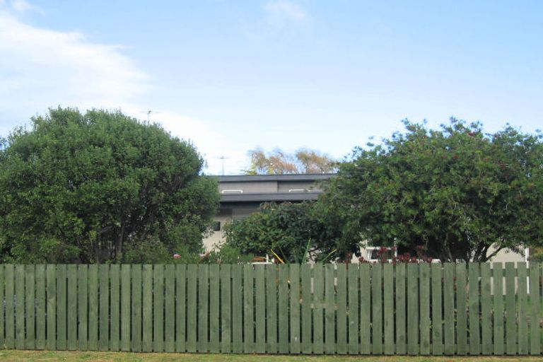 Photo of property in 3 Callender Terrace, Paraparaumu Beach, Paraparaumu, 5032