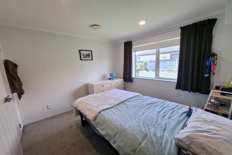 Photo of property in 10 Iwinuku Crescent, Wattle Downs, Auckland, 2103
