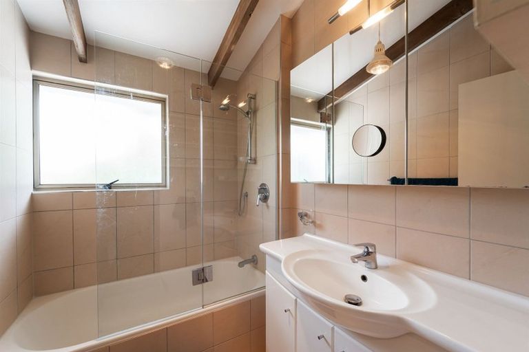 Photo of property in 27 Reynolds Place, Torbay, Auckland, 0630