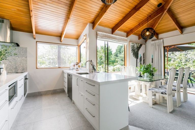 Photo of property in 2 Kopanga Road, Havelock North, 4130