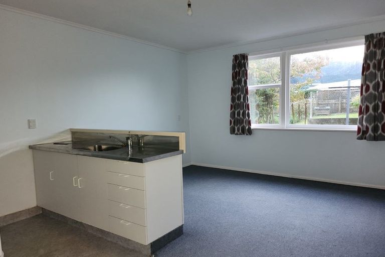 Photo of property in 5 Coates Street, Tawa, Wellington, 5028