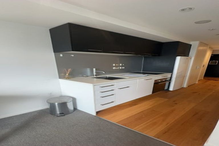 Photo of property in 60 Rauemi Way, Te Atatu South, Auckland, 0610