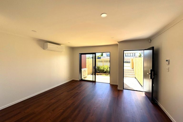 Photo of property in 56d Cyclamen Road, Mangere, Auckland, 2022