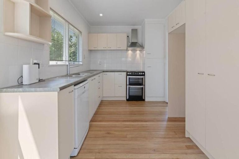 Photo of property in 355 Pakuranga Road, Pakuranga Heights, Auckland, 2010