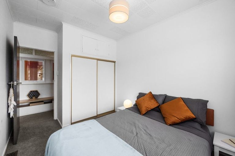 Photo of property in 1 Ashford Place, Havelock North, 4130