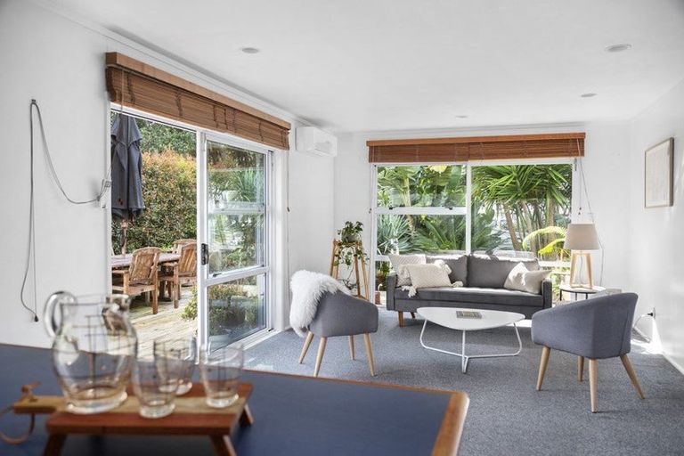 Photo of property in 22 Leaming Place, Clarks Beach, 2122