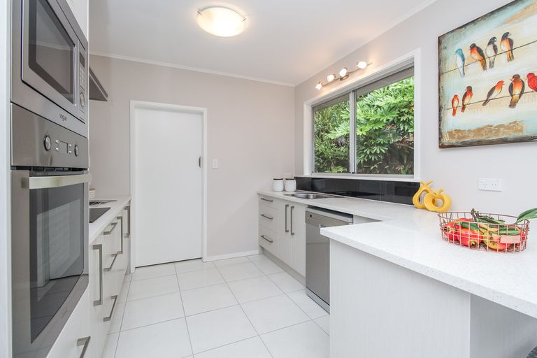 Photo of property in 124 Otitori Bay Road, Titirangi, Auckland, 0604